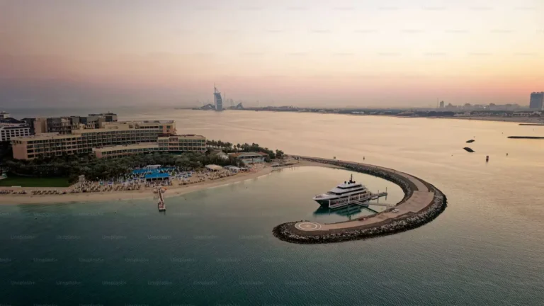 The Ultimate Guide to Burj Al Arab: Suite Prices, Booking, & 7-Star Secrets.